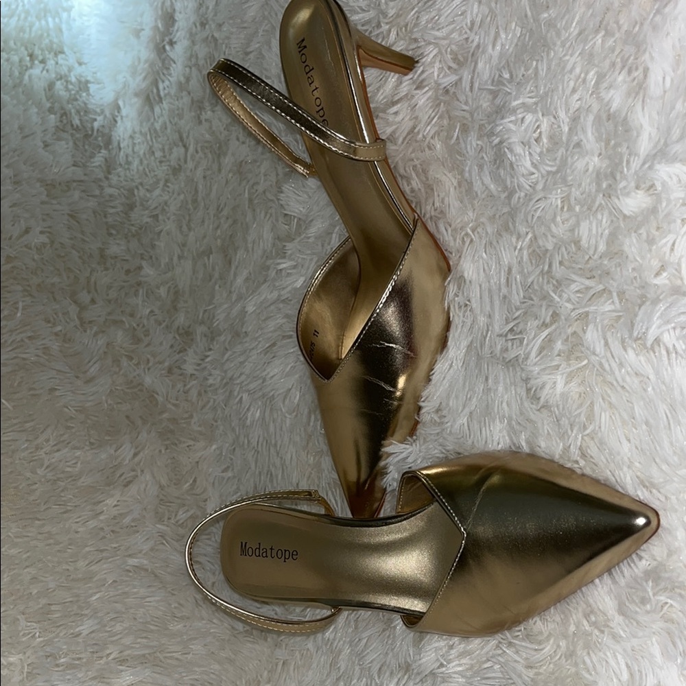 Elegant Gold Pointed-Toe Heels – Worn Only Once! ✨ - Picture 2 of 7